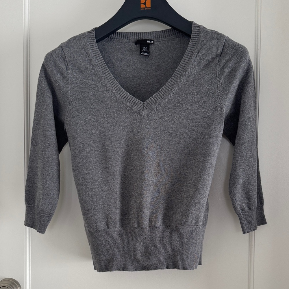 H&M Women's Gray V-Neck Sweater